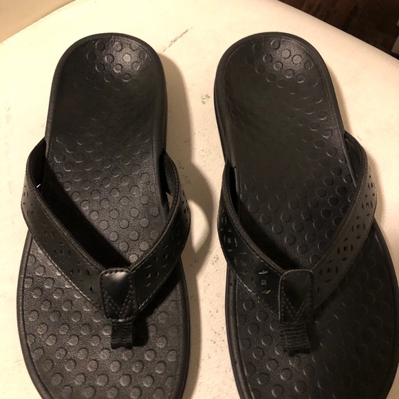 Vionic slippers size 7 - Picture 2 of 8
